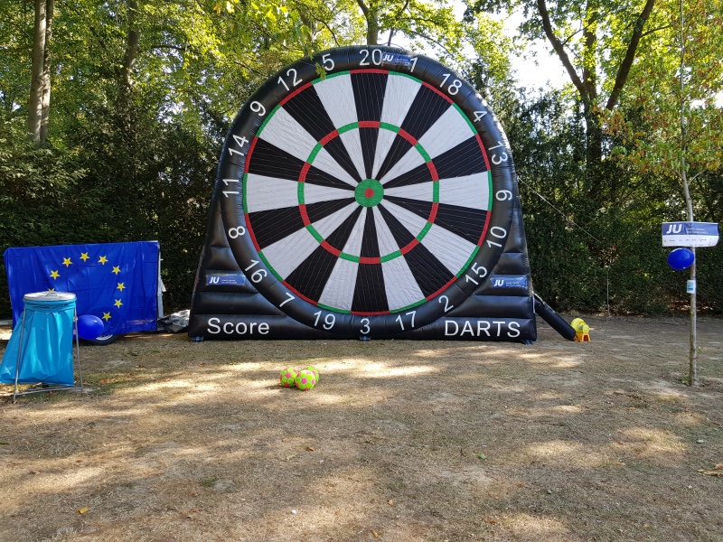 Der JU-Fußball-Darts-Stand